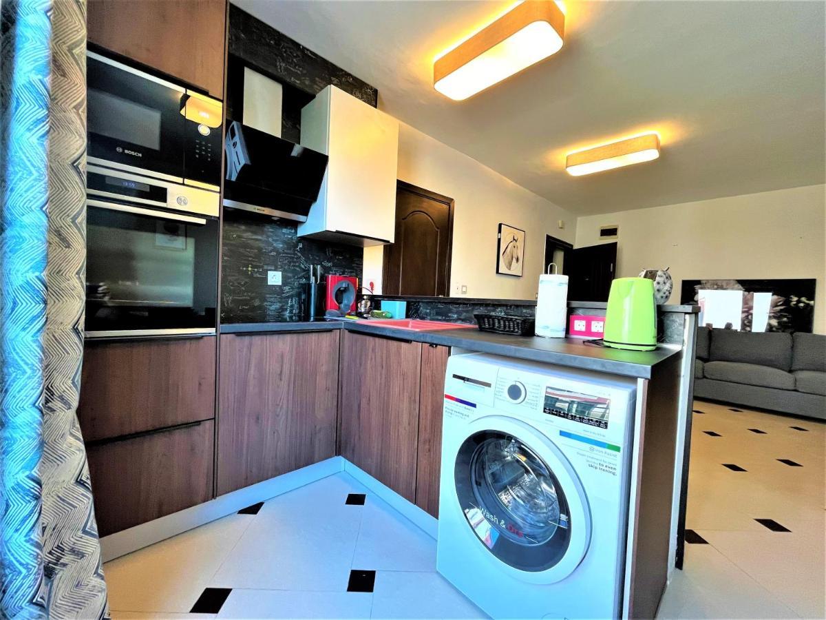 Botabara 312 Self Catering Beach Apartment Pomorie Esterno foto