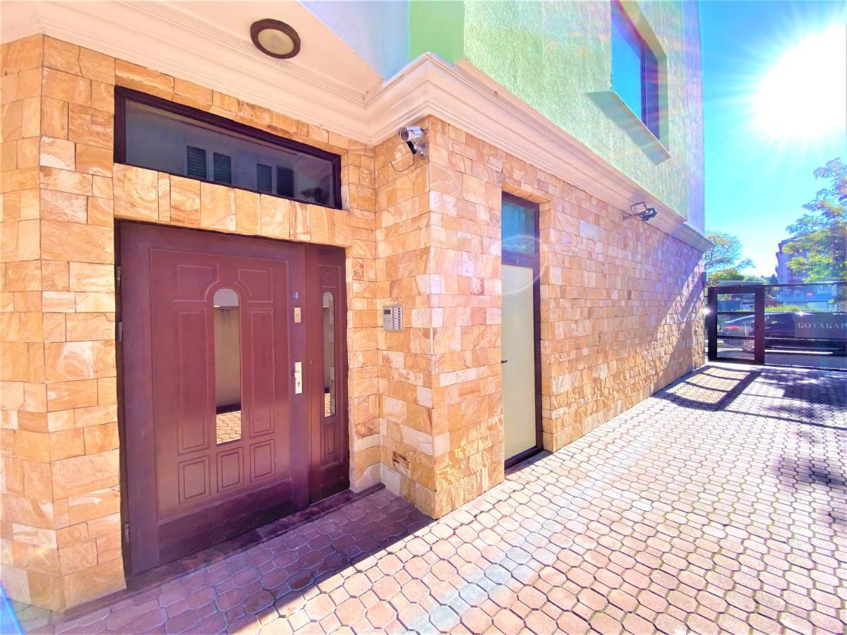 Botabara 312 Self Catering Beach Apartment Pomorie Esterno foto