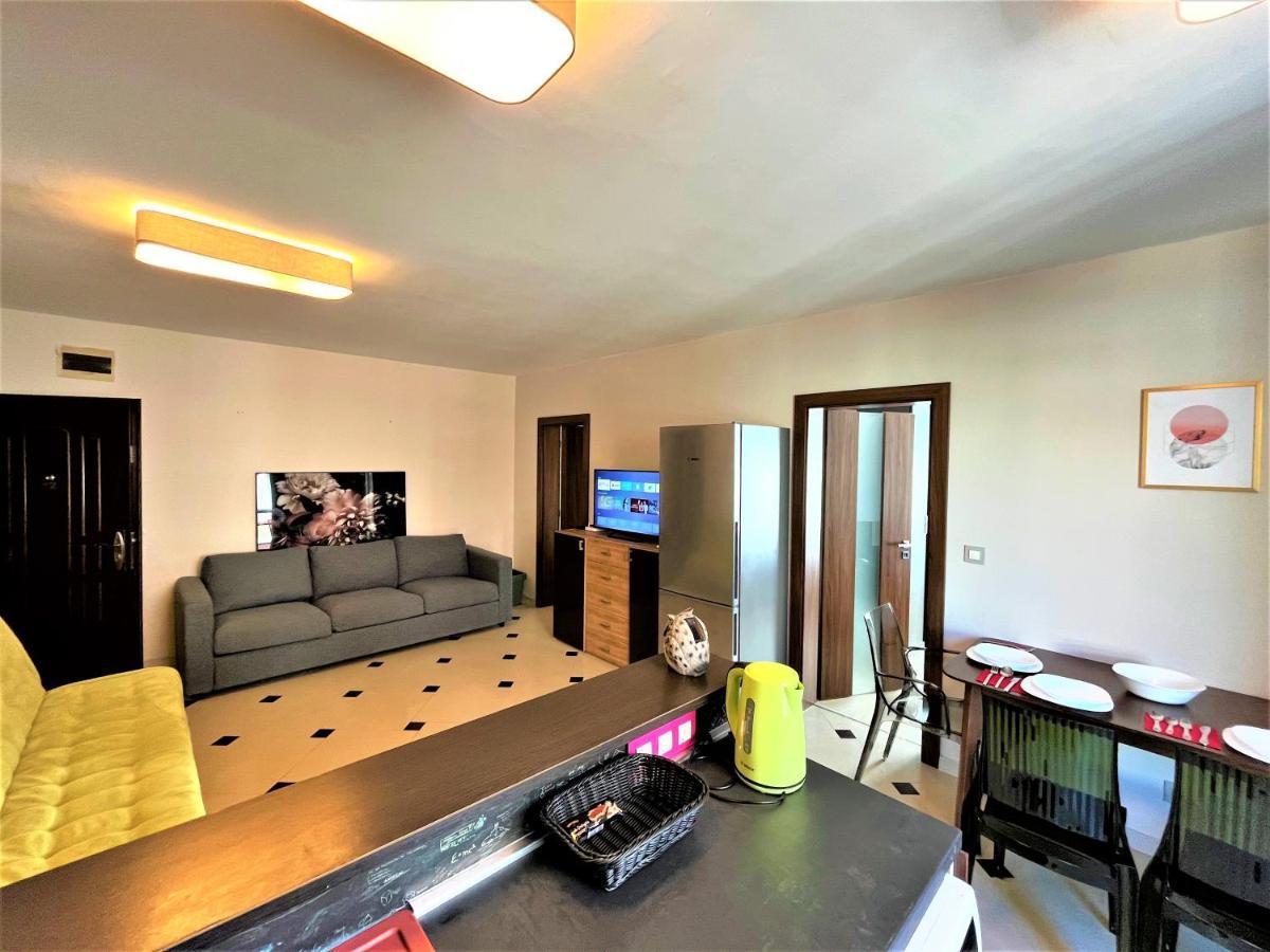 Botabara 312 Self Catering Beach Apartment Pomorie Esterno foto