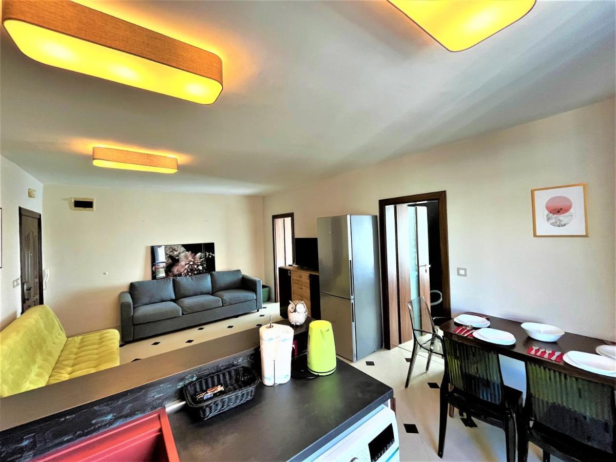 Botabara 312 Self Catering Beach Apartment Pomorie Esterno foto