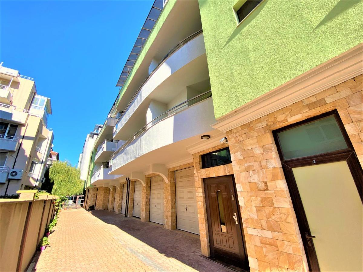 Botabara 312 Self Catering Beach Apartment Pomorie Esterno foto