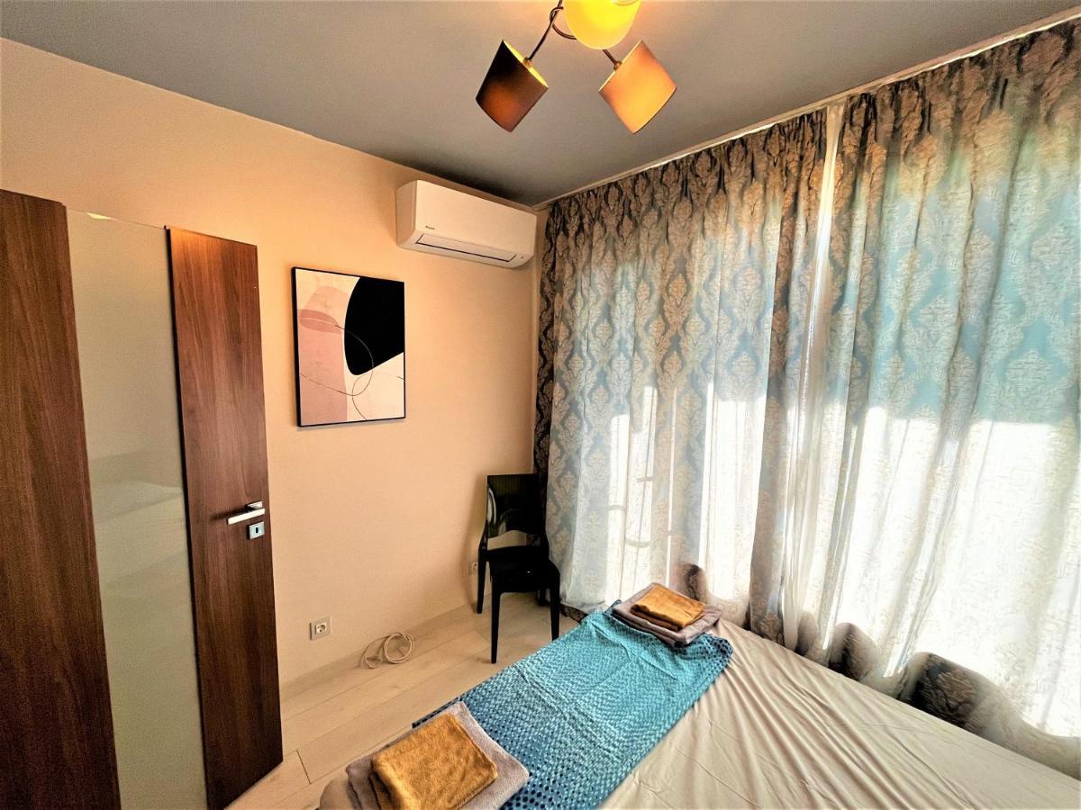Botabara 312 Self Catering Beach Apartment Pomorie Esterno foto