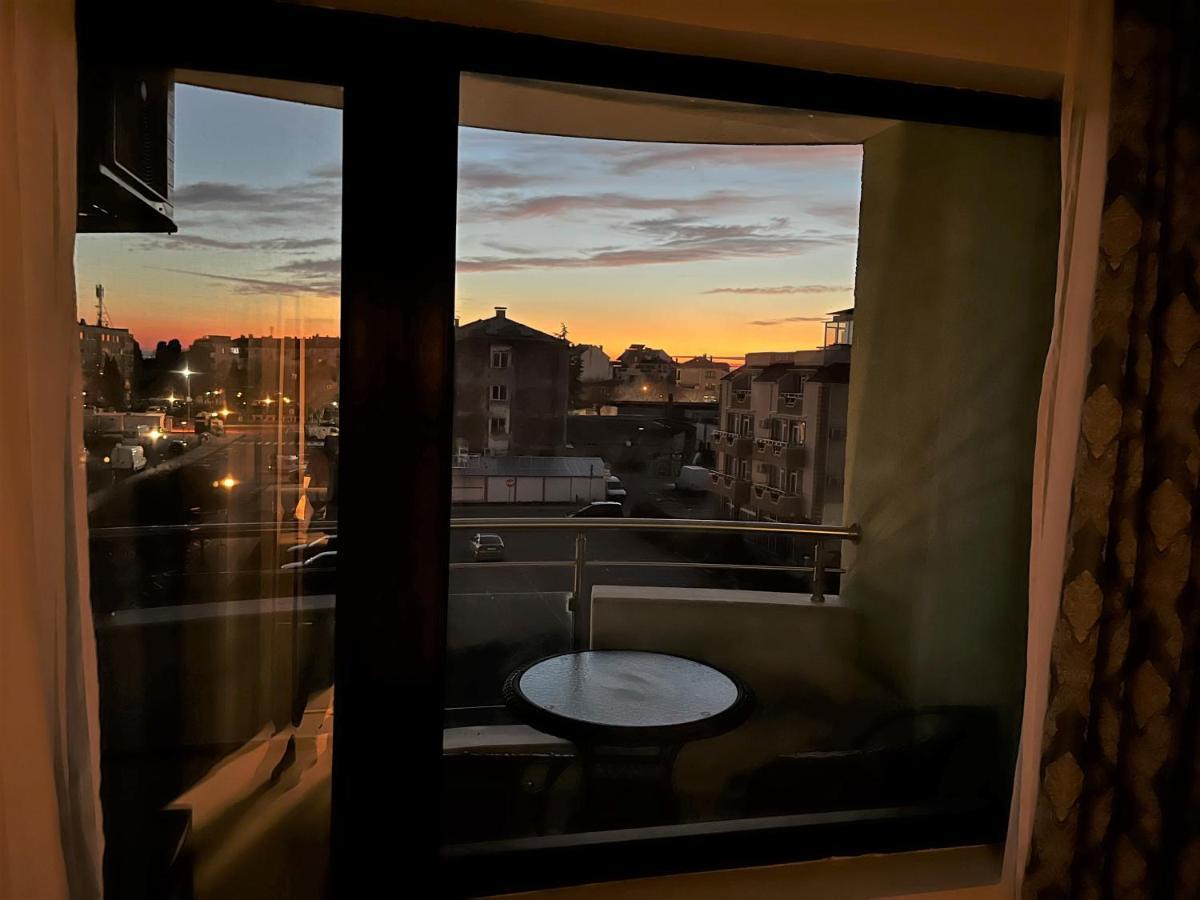 Botabara 312 Self Catering Beach Apartment Pomorie Esterno foto