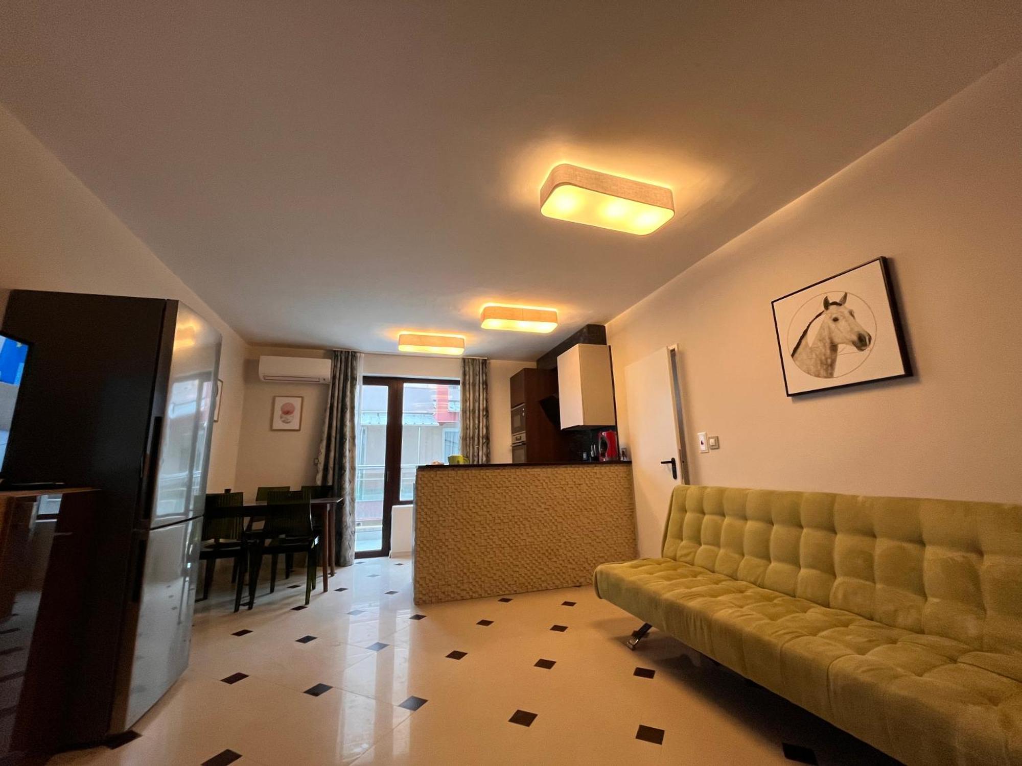 Botabara 312 Self Catering Beach Apartment Pomorie Esterno foto